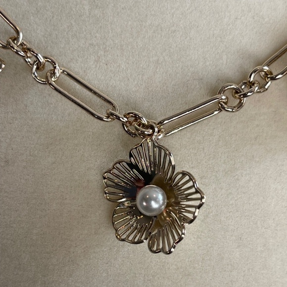 J. Crew Factory Floral Statement Necklace - Gold and Pearl - NWT - Picture 3 of 4